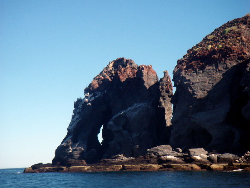 13-Isla-Coronados-Cliffs-Loreto